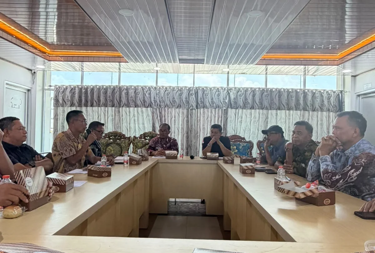 Rapat evaluasi antara KONI Berau, Dispora Berau, dan sejumlah cabor membahas persiapan Porprov Kaltim 2026 di Kantor Dispora Berau, Kamis (1/10/2026).