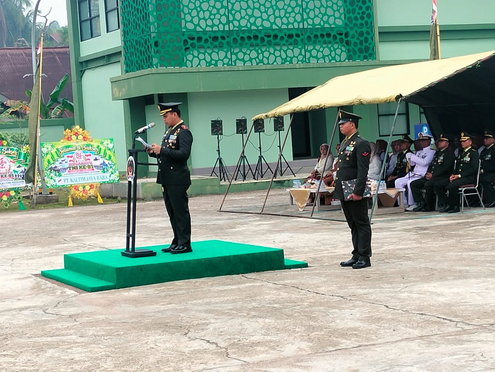 Komandan Kodim 0902/BRU, Letkol Inf M Faisal Idris, saat menjadi Inspektur Upacara HUT ke-81 TNI di Jalan Pulau Semama, Kecamatan Tanjung Redeb, Senin (5/10/2026).