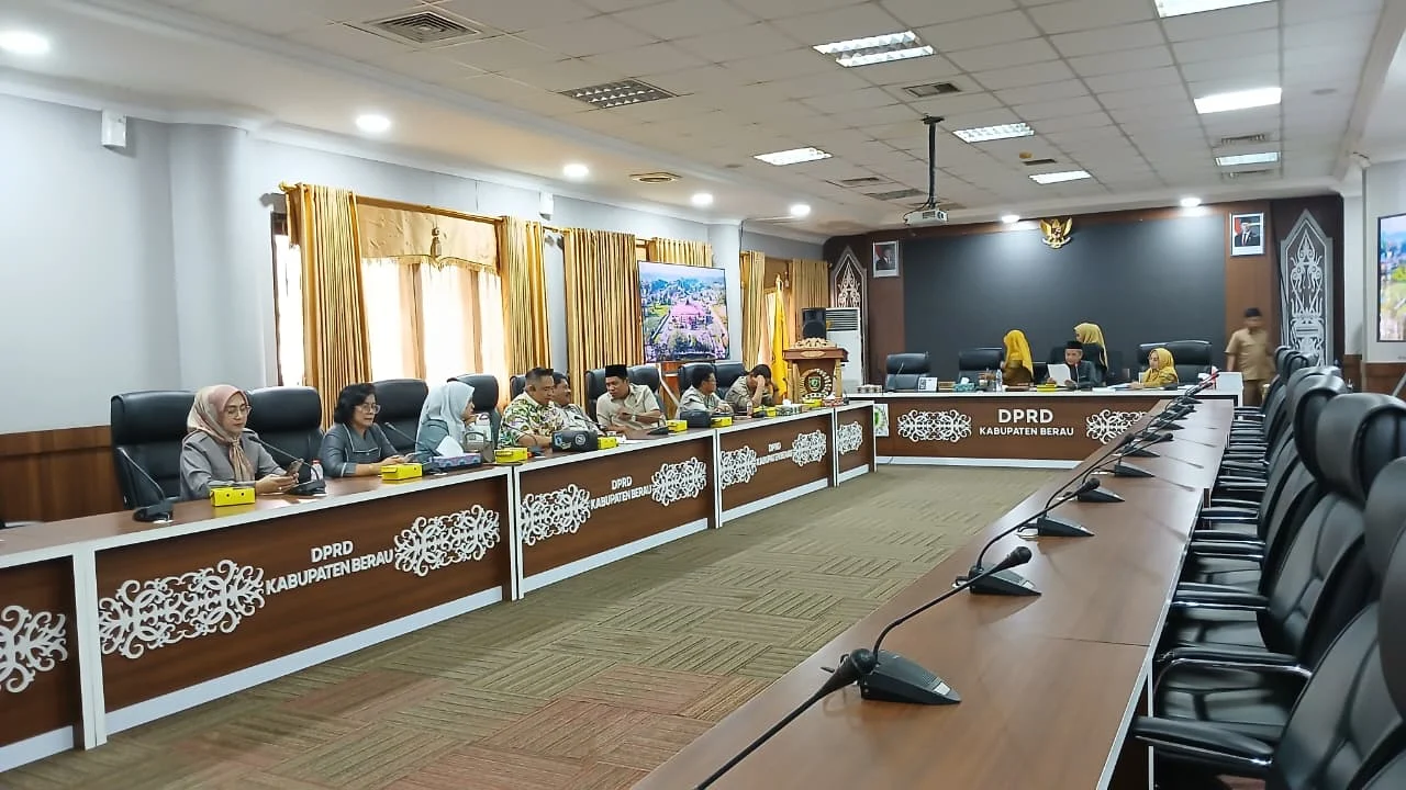 Suasana Rapat Paripurna Internal DPRD Berau, Senin (5/10/2026). (Adrikni/BT)
