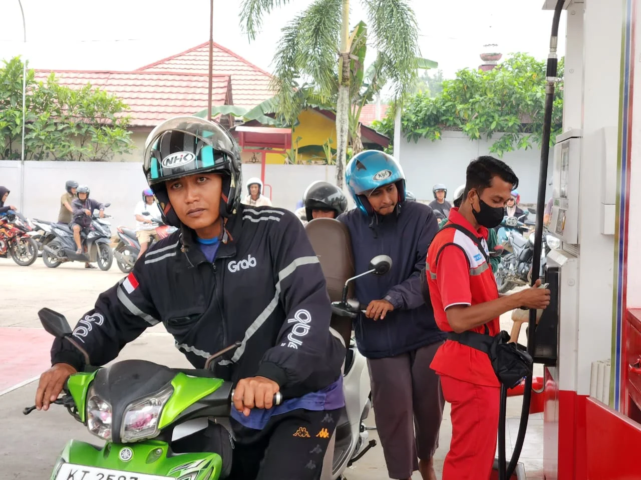 Pertamina Patra Niaga bersama APH dan Dishub Berau saat melakukan monitoring di SPBU Bujangga, Senin (5/10/2026).