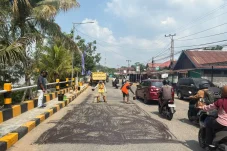 Jawab Keluhan Warga, Jalan Nasional Dalam Kota Mulai Ditambal Sulam
