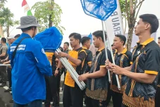 Peringati Hari Sungai Nasional, Polres Berau Ikut Bersihkan Tepian Segah-Teratai