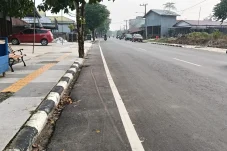 Aspal Baru di Jalan Murjani III Jadi Sorotan, Warga: Sudah Sebulan Tapi Belum Keras