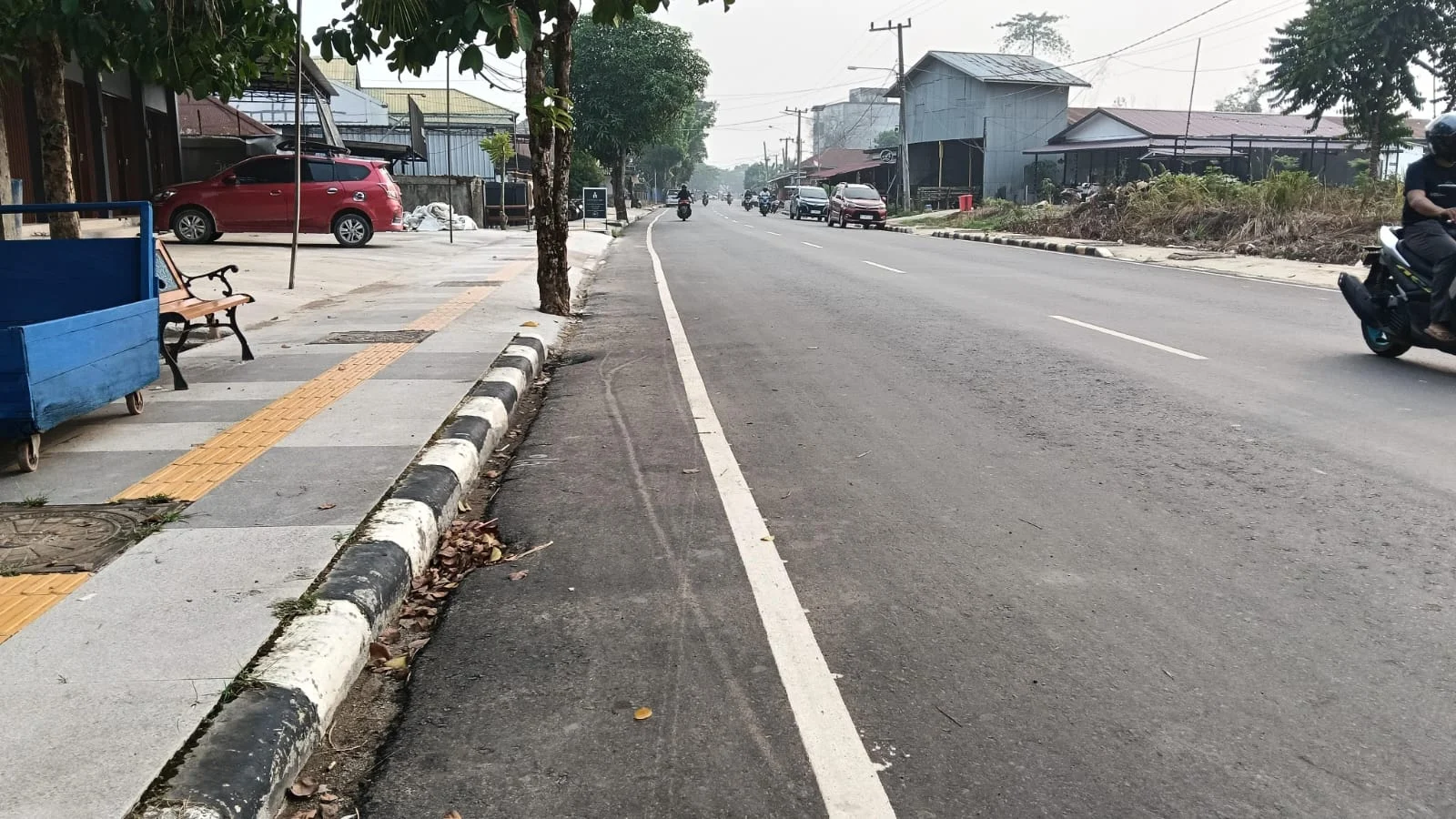 Aspal Baru di Jalan Murjani III Jadi Sorotan, Warga: Sudah Sebulan Tapi Belum Keras