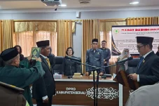 Resmi Gantikan Almarhum Suriansyah di DPRD Berau, Ini Pesan Bupati untuk Muhammad Amin