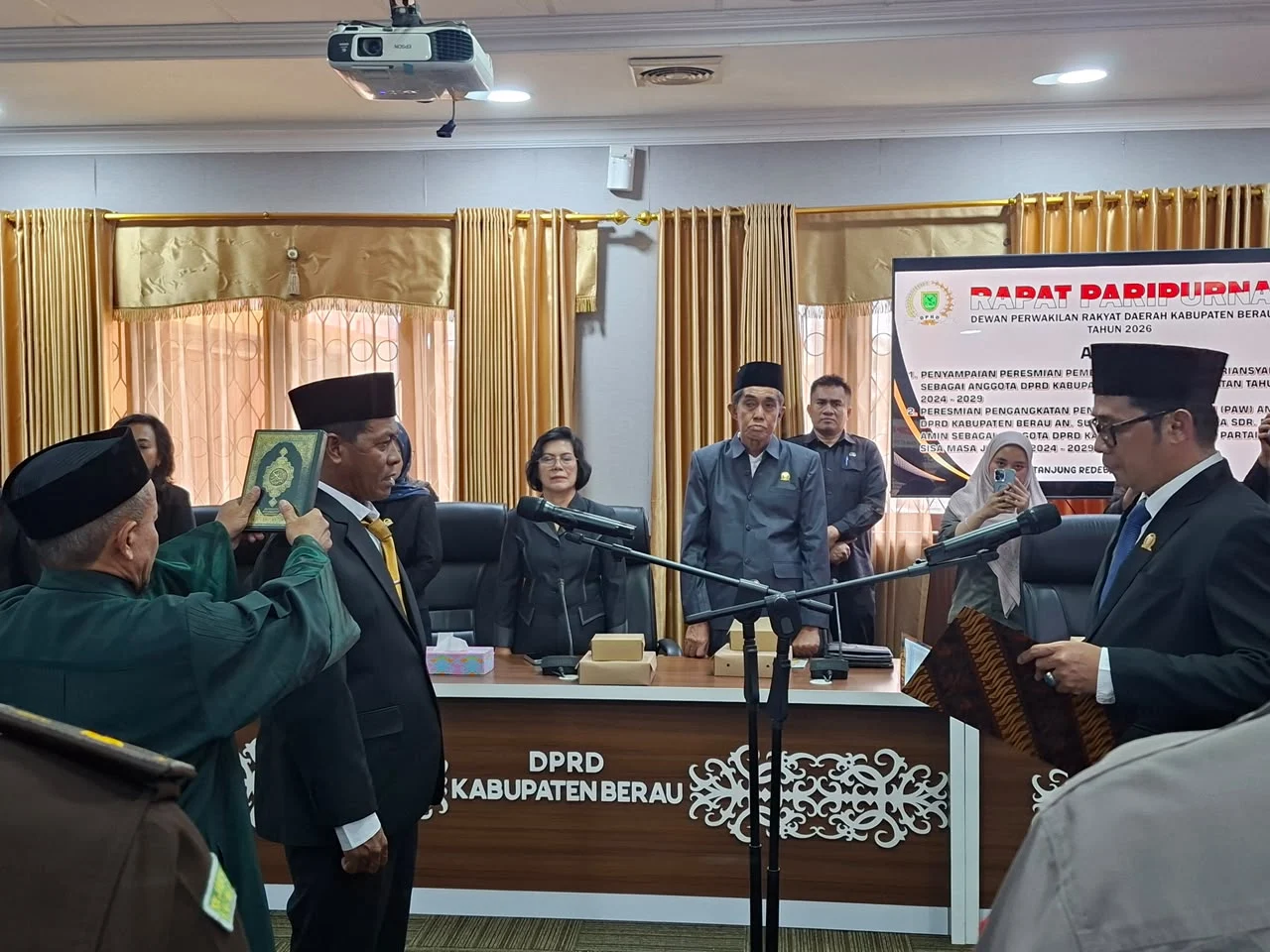 Resmi Gantikan Almarhum Suriansyah di DPRD Berau, Ini Pesan Bupati untuk Muhammad Amin