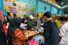 Maniskan Pembukaan Berau Expo 2026, Dekranasda Berau Bagikan Minuman Cokelat Gratis