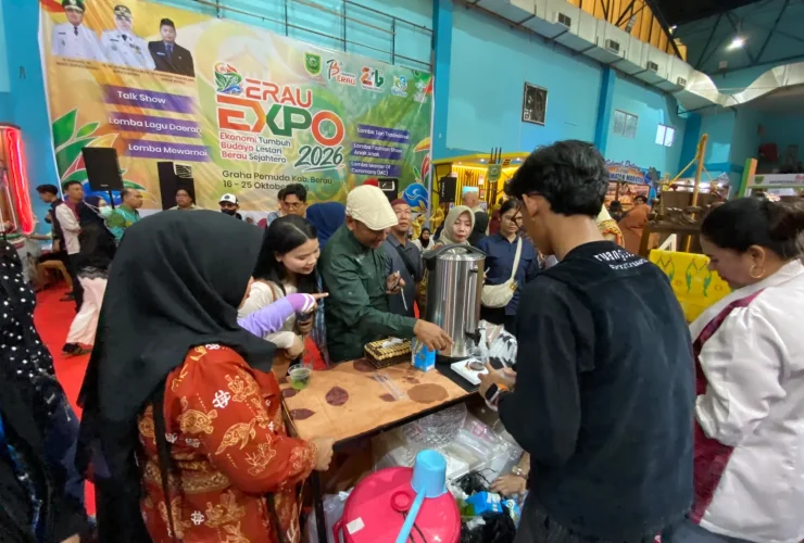 Maniskan Pembukaan Berau Expo 2026, Dekranasda Berau Bagikan Minuman Cokelat Gratis