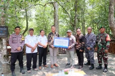 Dari Tempat Sampah hingga Uang Tunai, BRI Peduli Dukung Pengembangan Wisata Mangrove Tanjung Batu