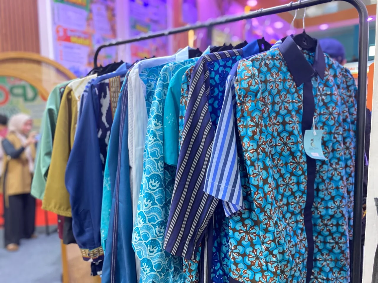Produk Batik Derawan Maratua yang dipajang di Berau Expo 2026. (Diva/ BT)