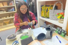 Demo Kerajinan Manik-manik di Stand Dekranasda Berau, Kenalkan Kreativitas Produk Lokal