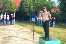 Jadi Pembina Upacara di SMAN 3 Berau, Kapolsek Talisayan Ingatkan Siswa Jauhi Narkoba hingga Perundungan