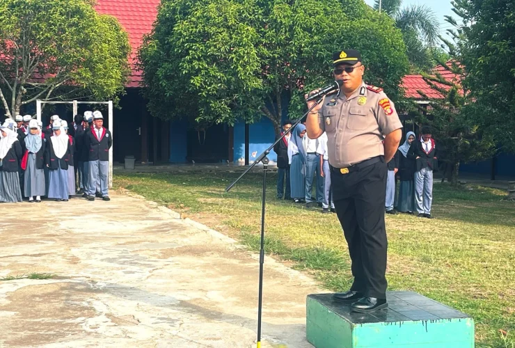 Jadi Pembina Upacara di SMAN 3 Berau, Kapolsek Talisayan Ingatkan Siswa Jauhi Narkoba hingga Perundungan