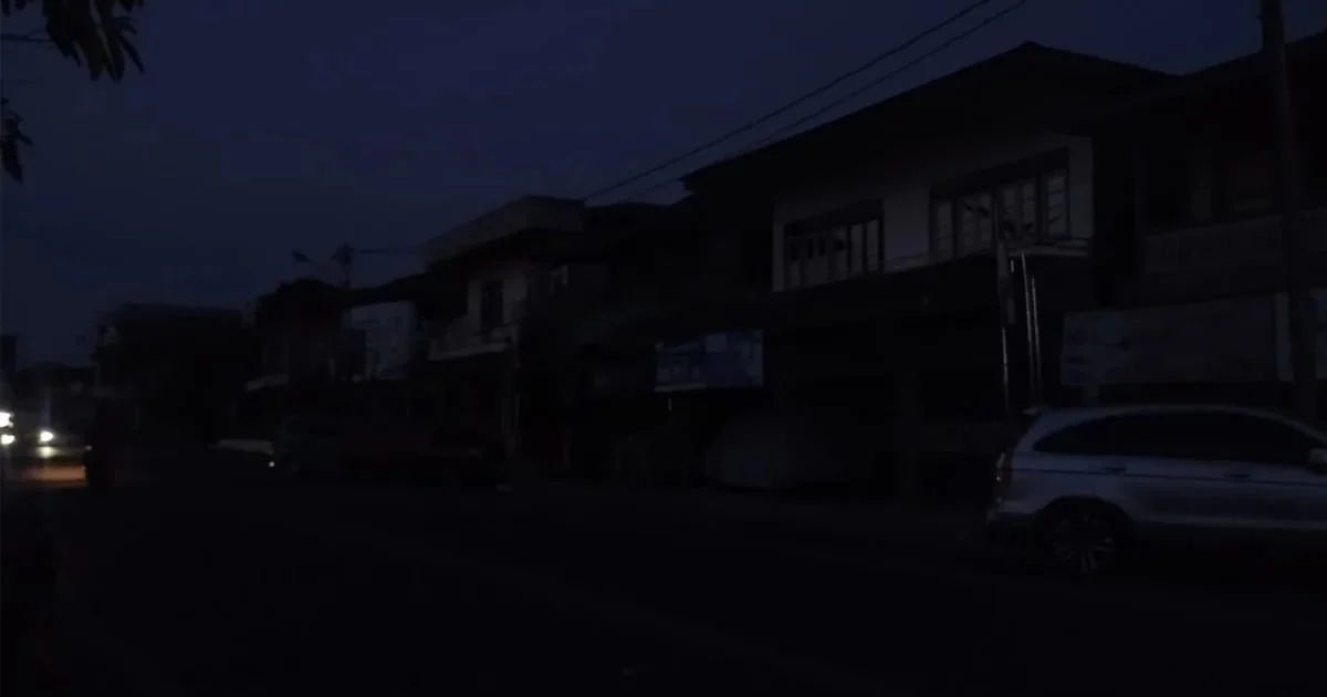 Suasana mati listrik di Tepian Ahmad Yani, Tanjung Redeb.