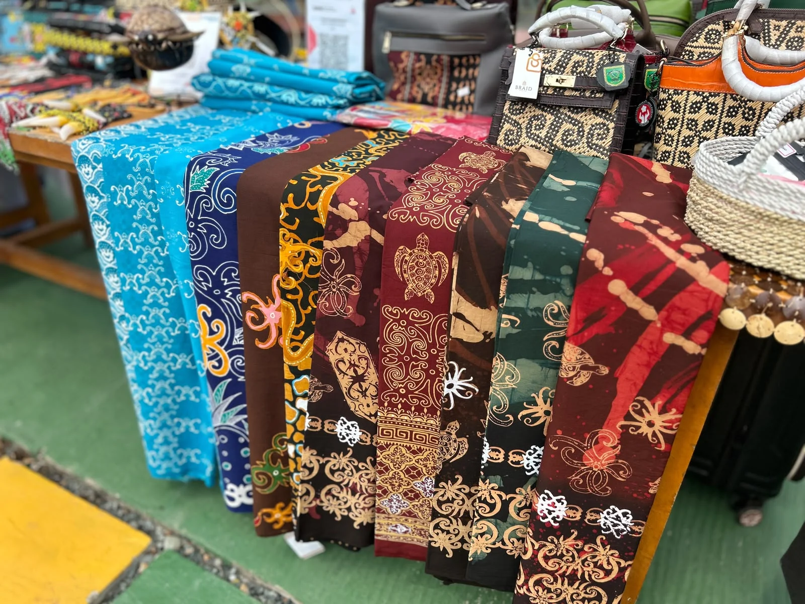 Produk kerajinan lokal yang dibawa Dekranasda Berau dalam acara Pameran 73 Tahun Berau dalam Gambar.