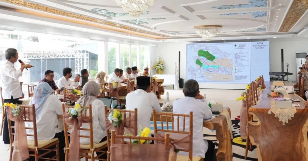 Rapat mediasi batas wilayah Berau - Kutim di oleh Gubernur Kaltim Rudy Mas'ud (Instagram/@pemprov_kaltim)