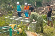Percepat Bangun Tower Emergency PLN, Koramil Talisayan Bantu Distribusi Material