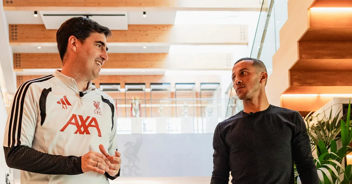Thiago Alcantara Sowan ke Andoni Iraola, Jadi Asisten Pelatih Liverpool?