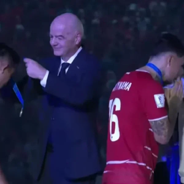 Timnas Indonesia angkat trofi FIFA ASEAN Cup (YouTube/RANS Entertainment)